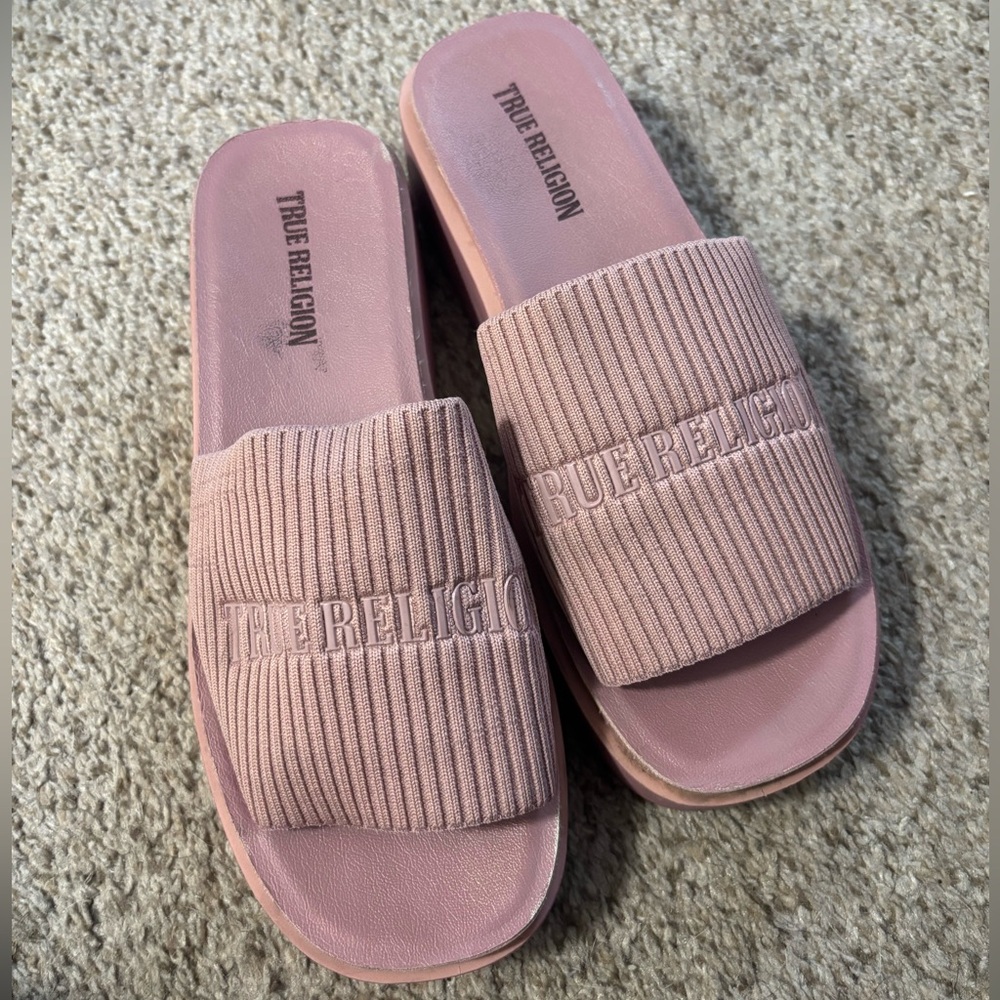 True religion sandals